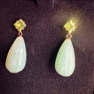Vintage Carved Jade and Peridot Earrings 14kt.